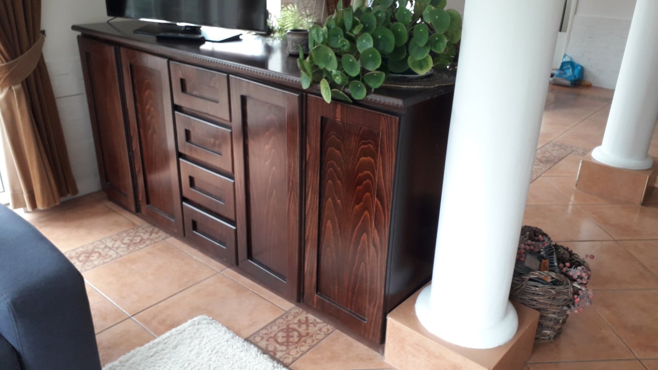 Gratis - mooi dressoir / TV-kast / opbergkast