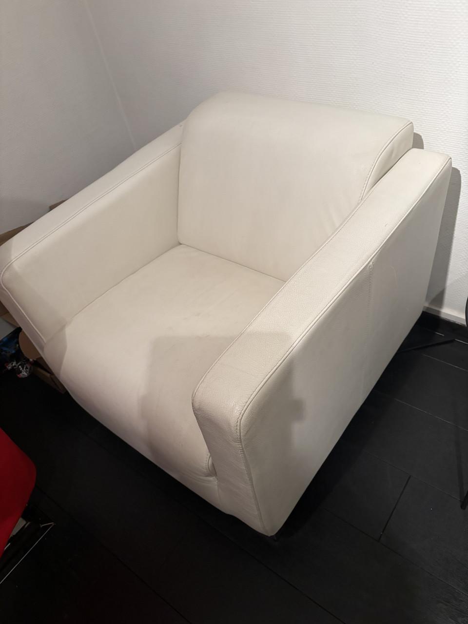 2 lederen witte fauteuils