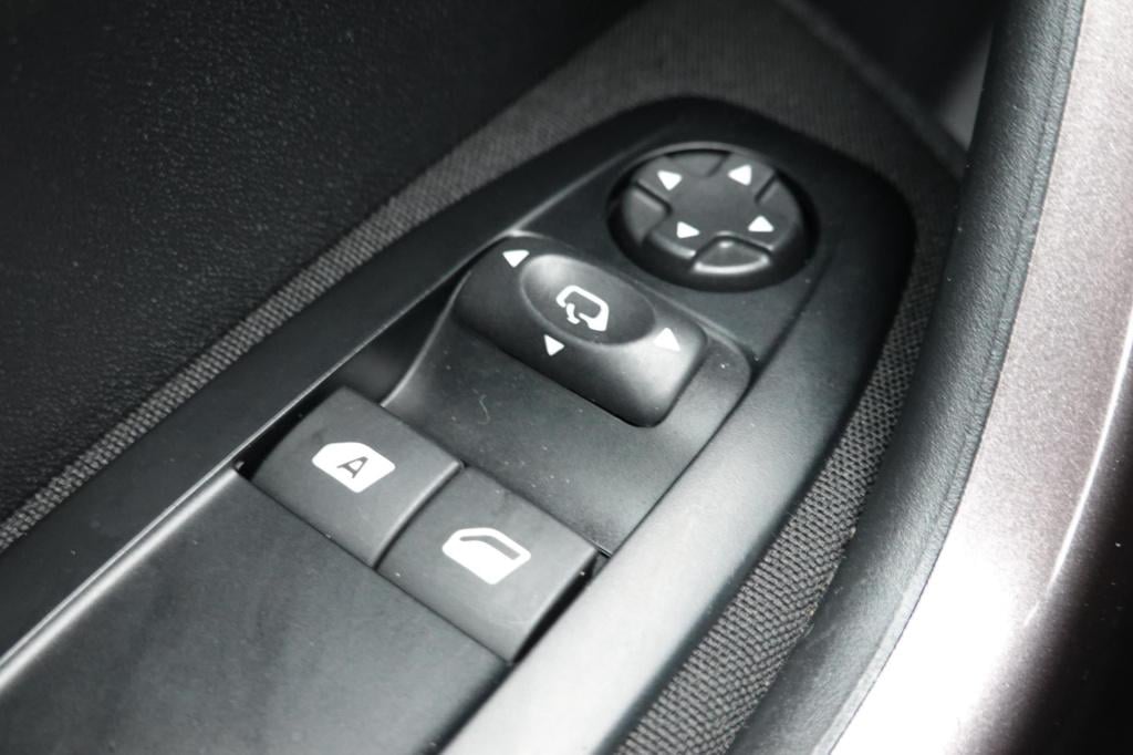 Peugeot 2008 1.6 vti active