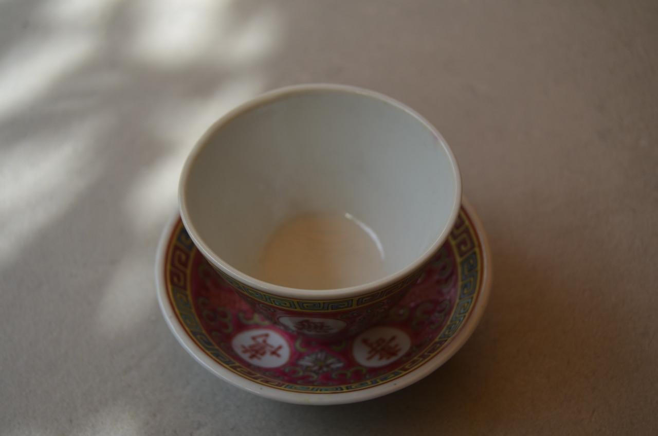 Divers Chinees porselein w.o een draak (op een potje)