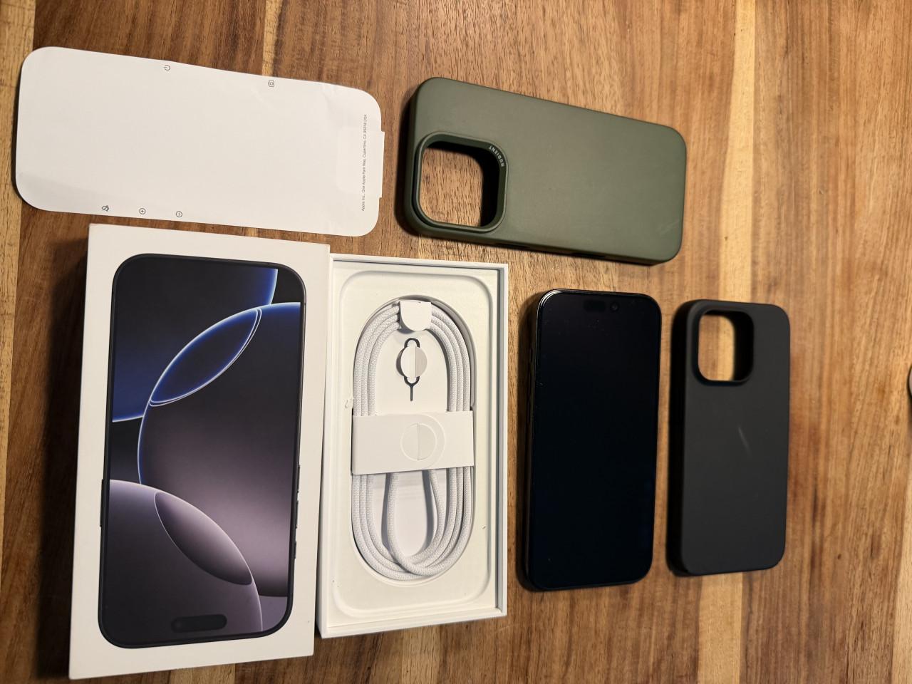 Apple iPhone 16 PRO 256GB met doos en kabel