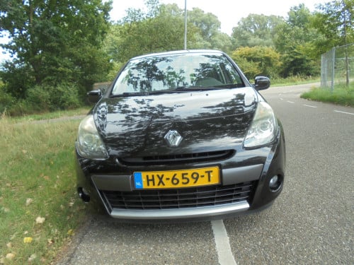Clio 1.2 motor de 1.2 -16V Authentique uitvoering 135.369 Km vol jaar Apk