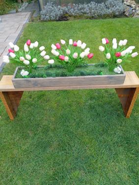 Bloembak   met tulpen