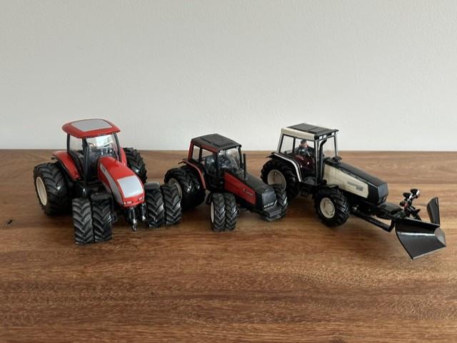 Verzameling landbouw miniaturen, o.a. Fendt & Valtra Valmet