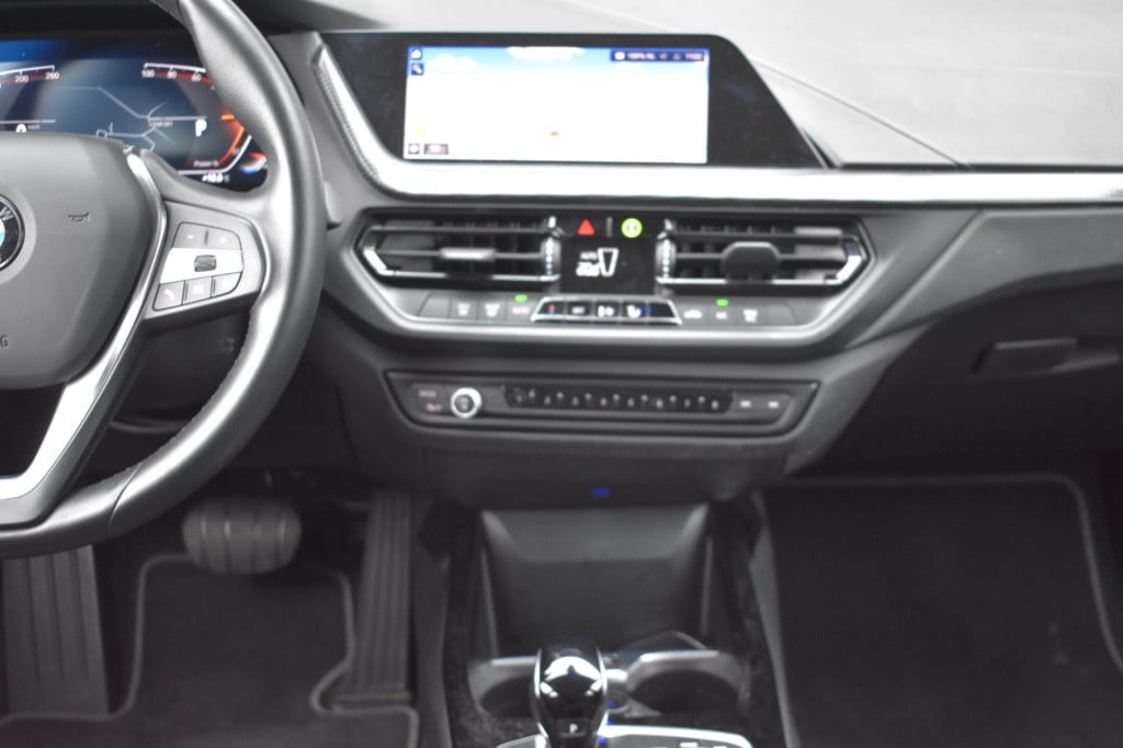 BMW 1 Serie 116i sportline | camera | apple carplay | android auto | nap | 