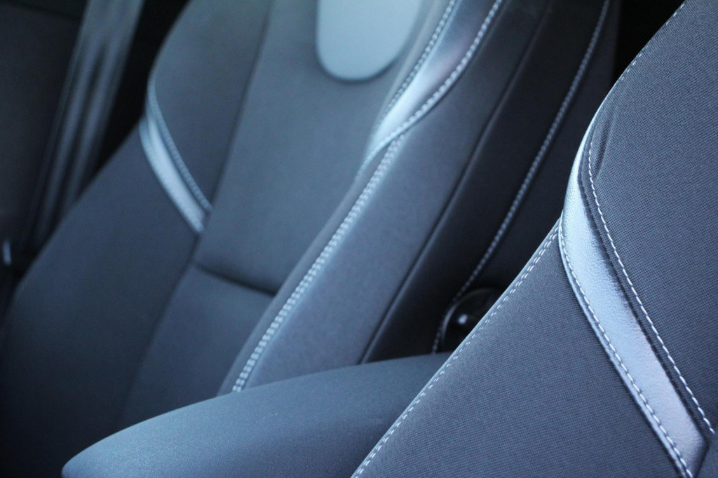 Volvo V40 2.0 t2 momentum - full led - navi - clima - half leder - 1e eig -
