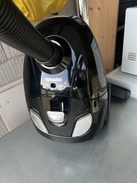 Nieuwe Stofzuiger een week gebruik met zakken nieuwprijs €59,-