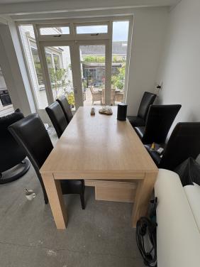 Eettafel met 6 stoelen