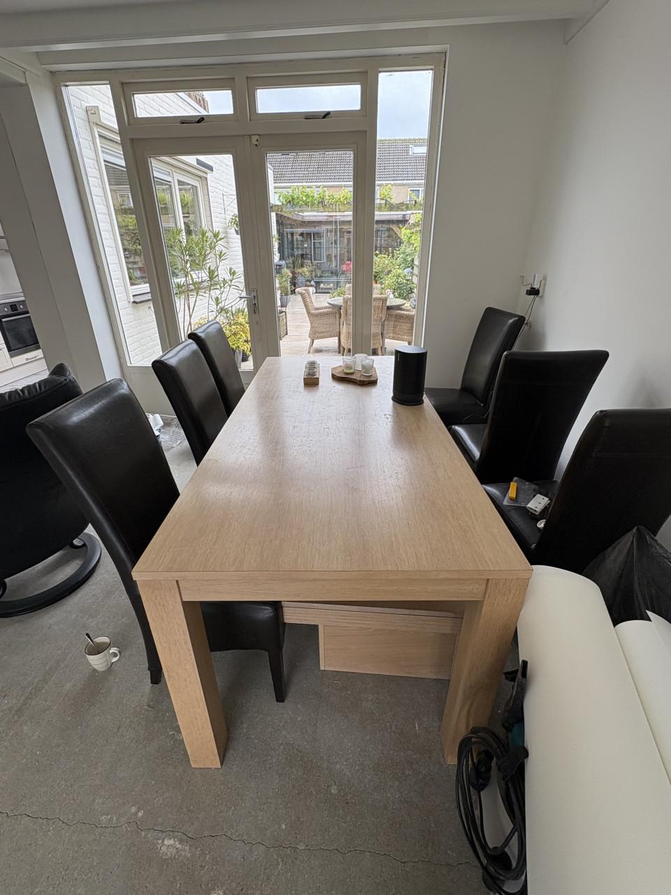 Eettafel met 6 stoelen