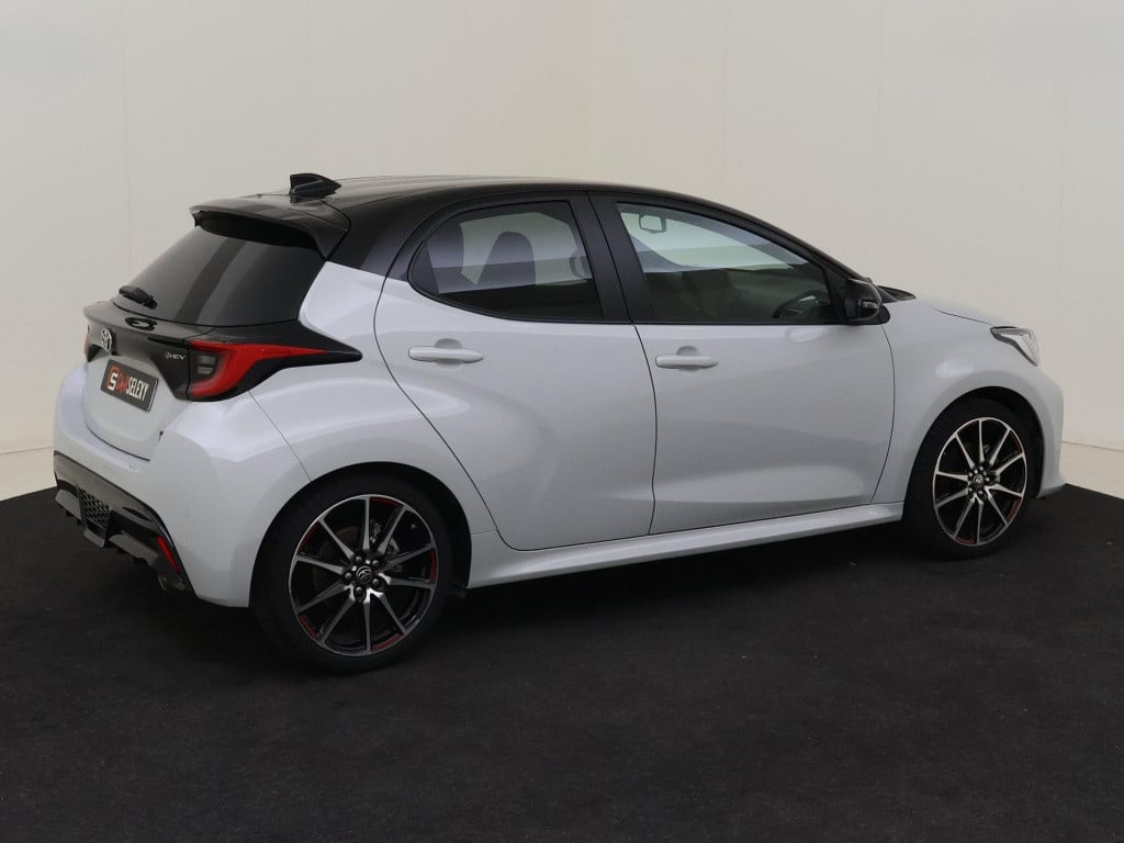 Toyota Yaris 1.5 hybrid 130 gr sport