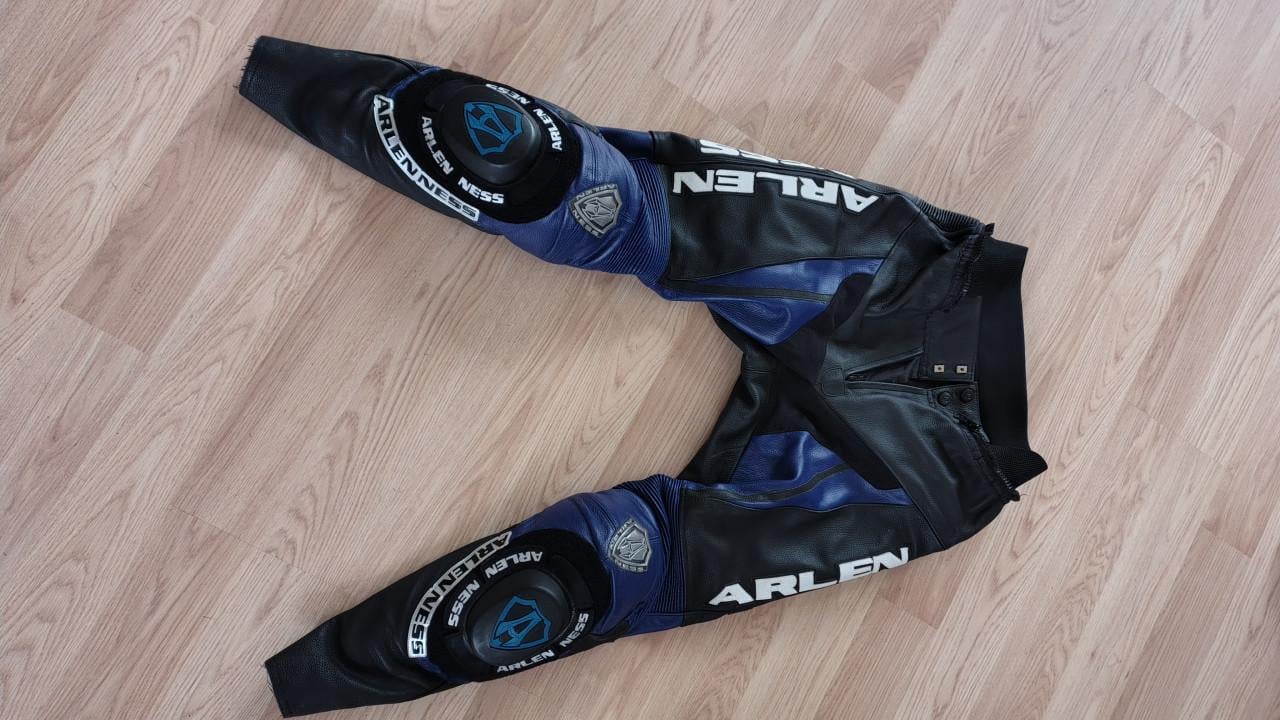 Dames motorpak / racepak van Arlen Ness, 4 keer gedragen