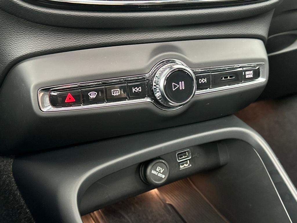 Volvo XC40 t5 262pk recharge r-design| pano| 360camera| ada.cruise| keyless