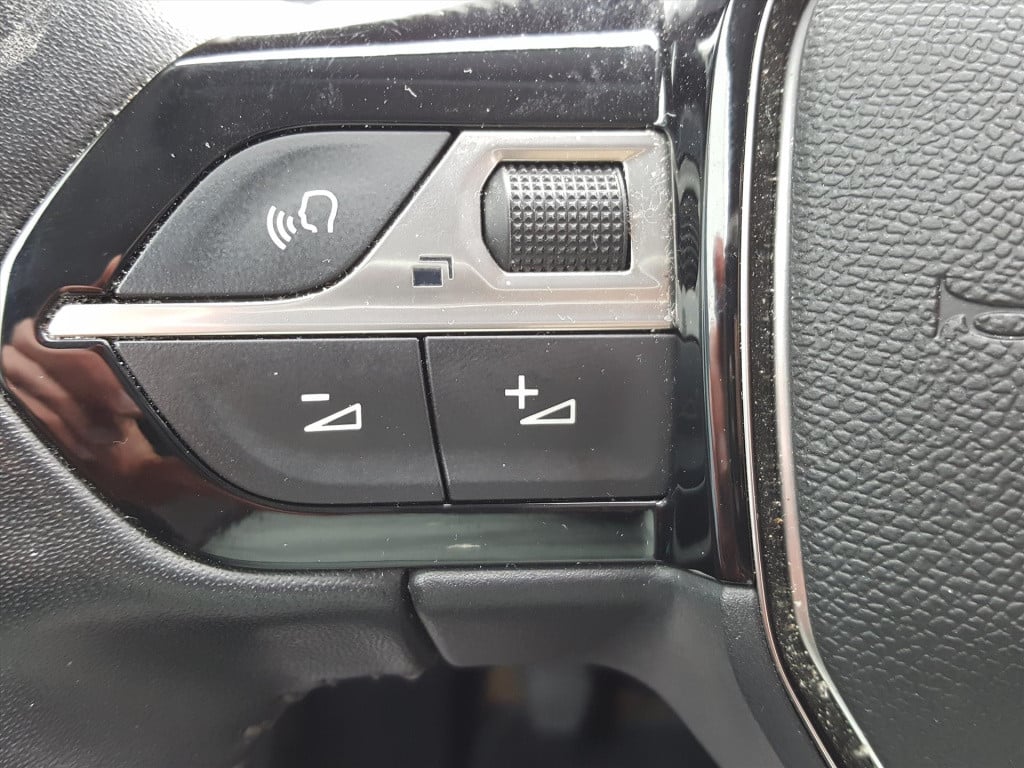 Peugeot 208 1.2 puretech 100pk allure navigatie | apple carplay & android a