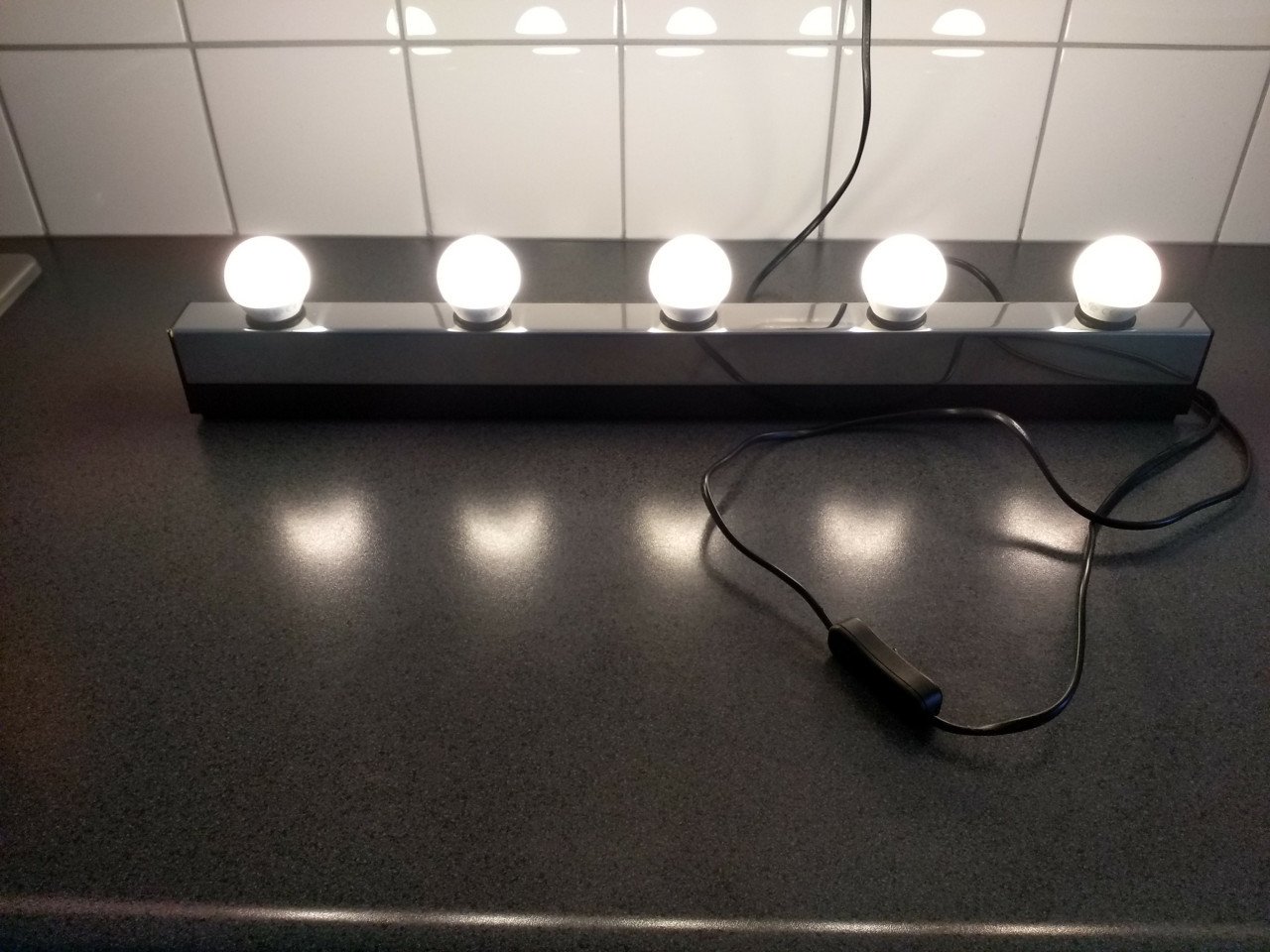 Make - up lamp