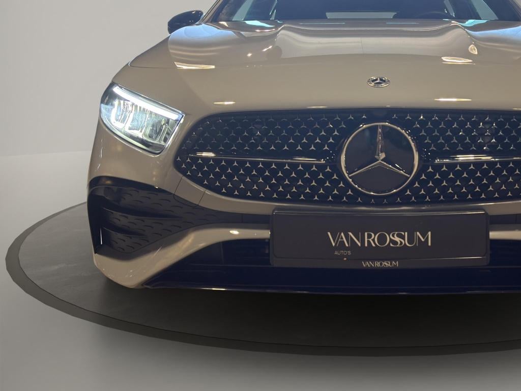 Mercedes-Benz A-Klasse 180 amg line | pano | sfeer | stoelverw. | camera | 