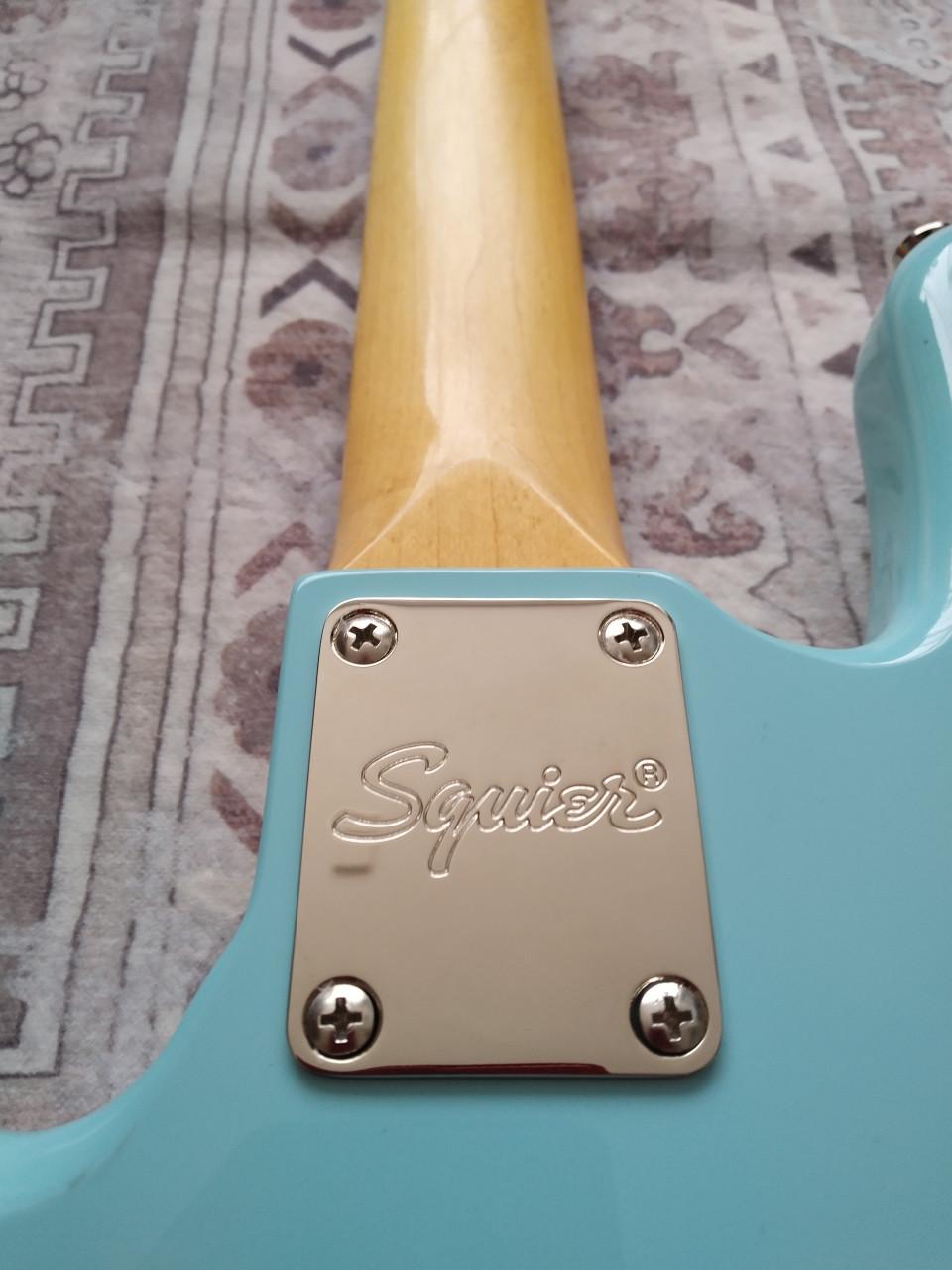 Squier Classic Vibe Jazz Bass Daphne Blue z.g.a.n. 300 euro.