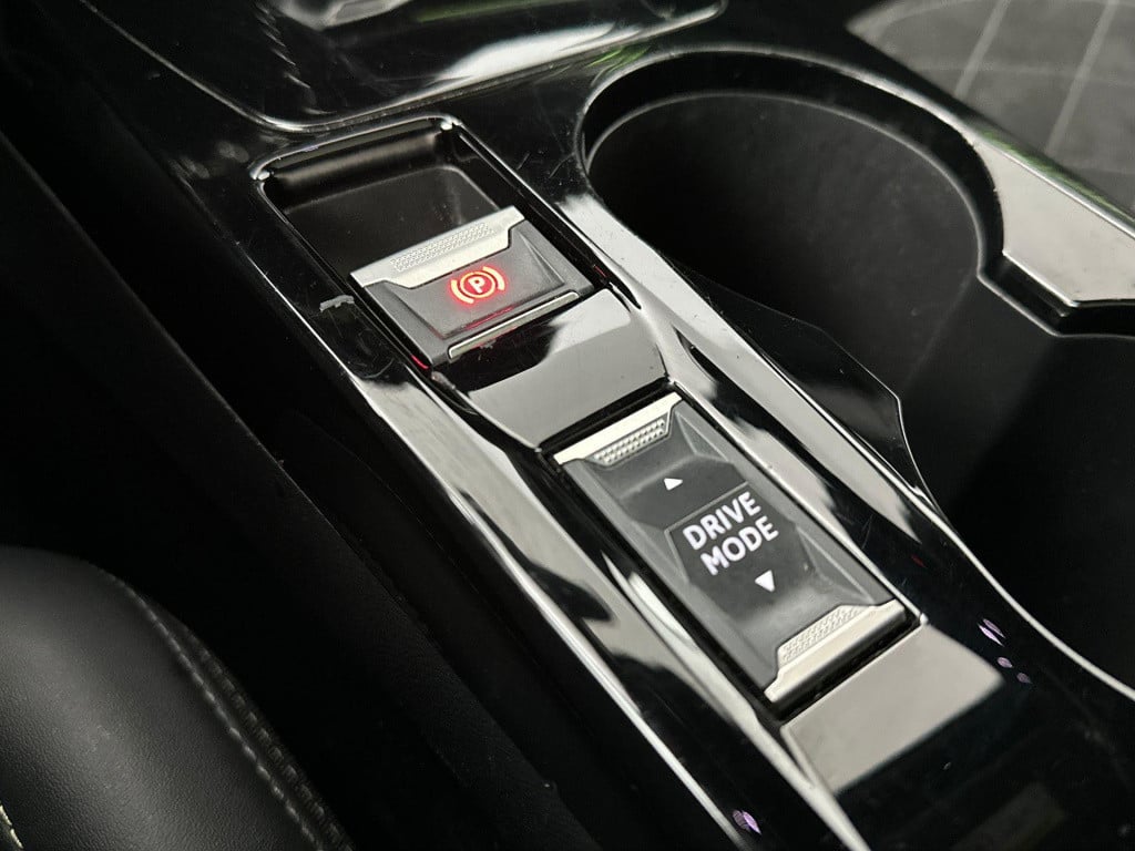 Peugeot 2008 1.2 gt pack | navigatie | alcantara | panoramadak | focal hi-f