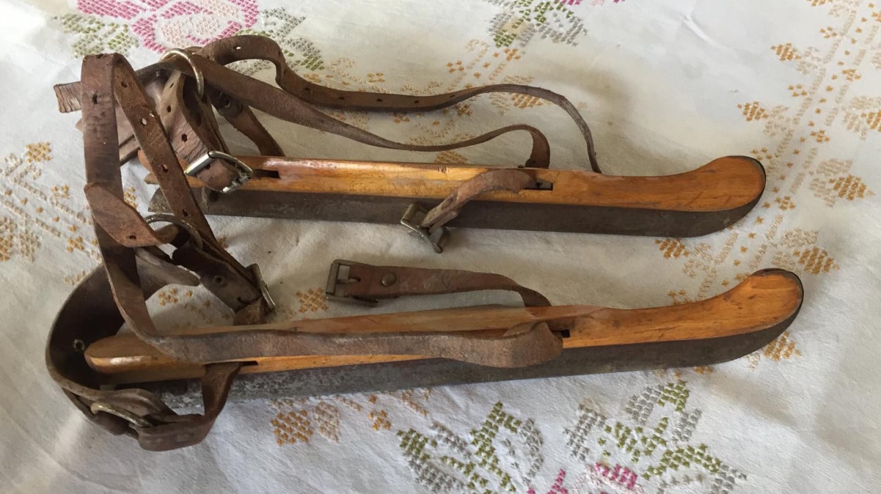 Te koop; antieke schaatsen vintage kado kerst sinterklaas surprise