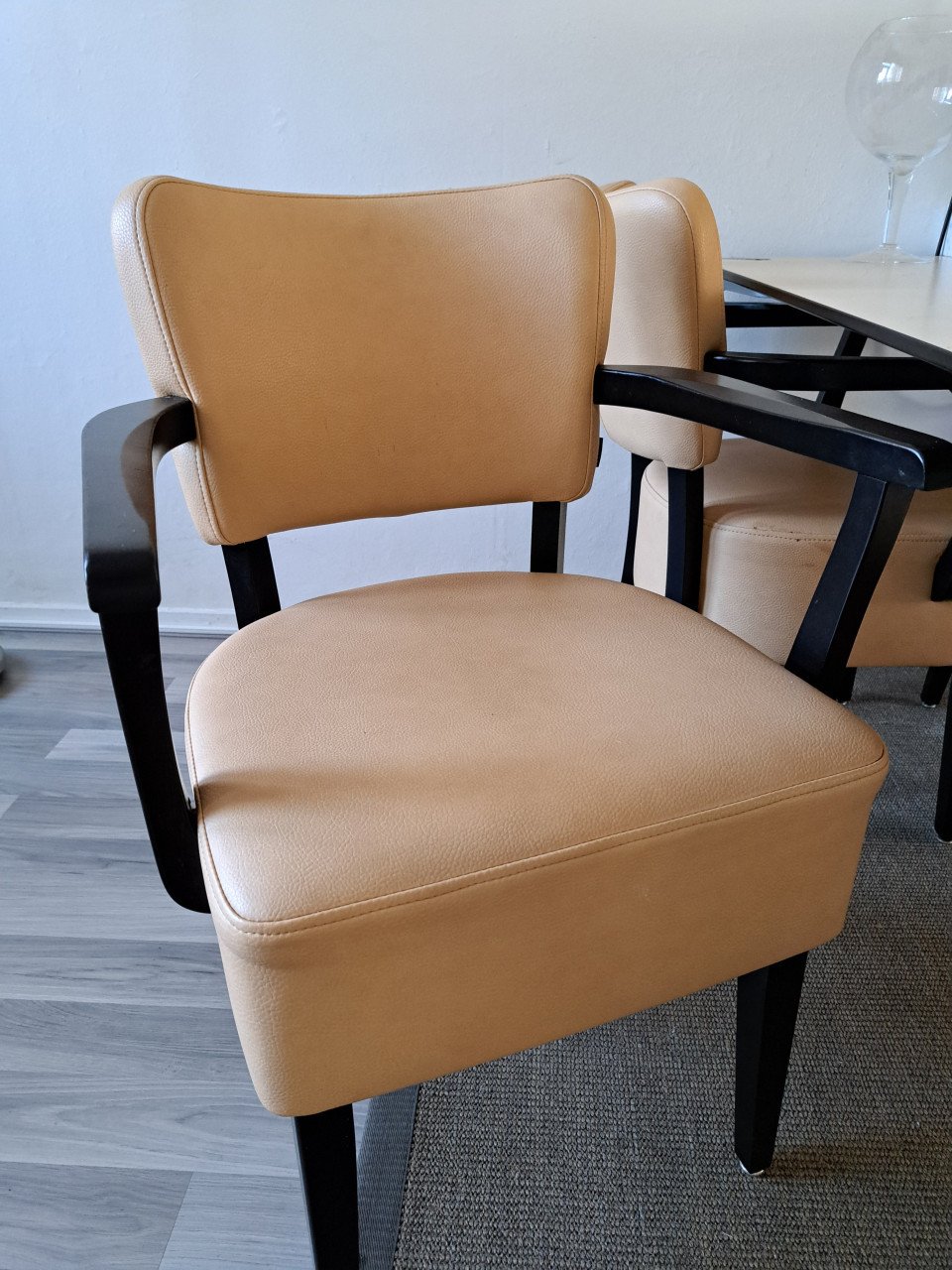 Retro eettafel plus 4 stoelen