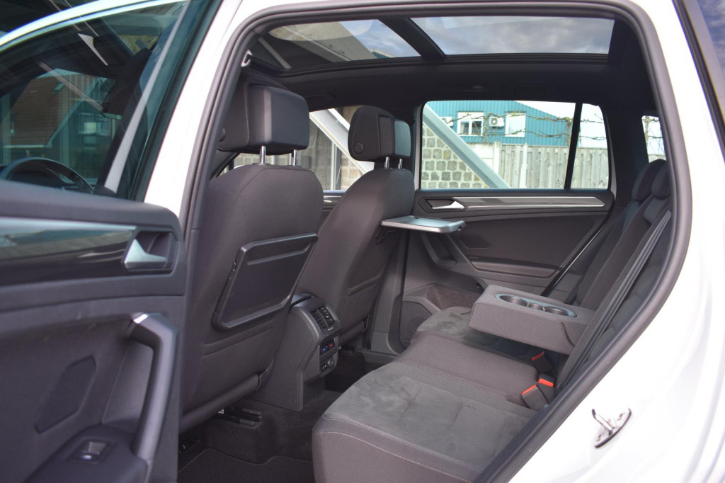 Volkswagen Tiguan 1.5 tsi act highline r-line | trekhaak | camera | dynaudi
