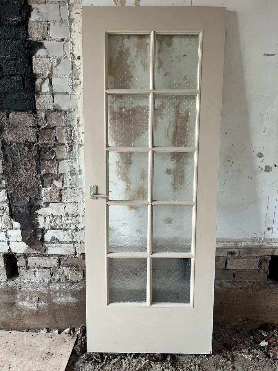 Twee binnendeuren met glazen ruitjes