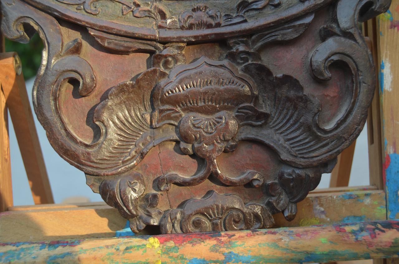 Chinees gestoken rond paneel 'Figuren in een tuin'