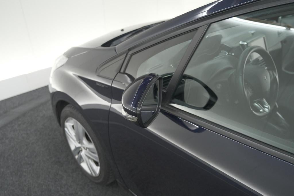 Peugeot 208 puretech 82 signature | allseason banden | navigatie | parkeers