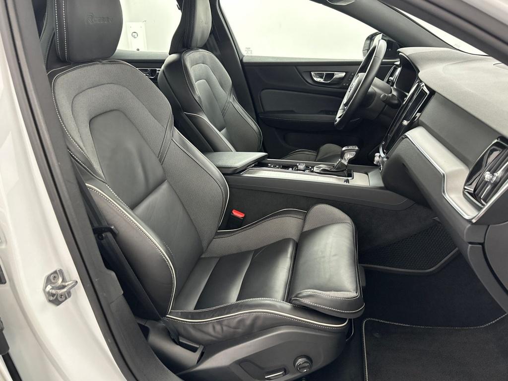 Volvo S60 t4 190pk r-design| 360camera| trekhaak| adap.cruise