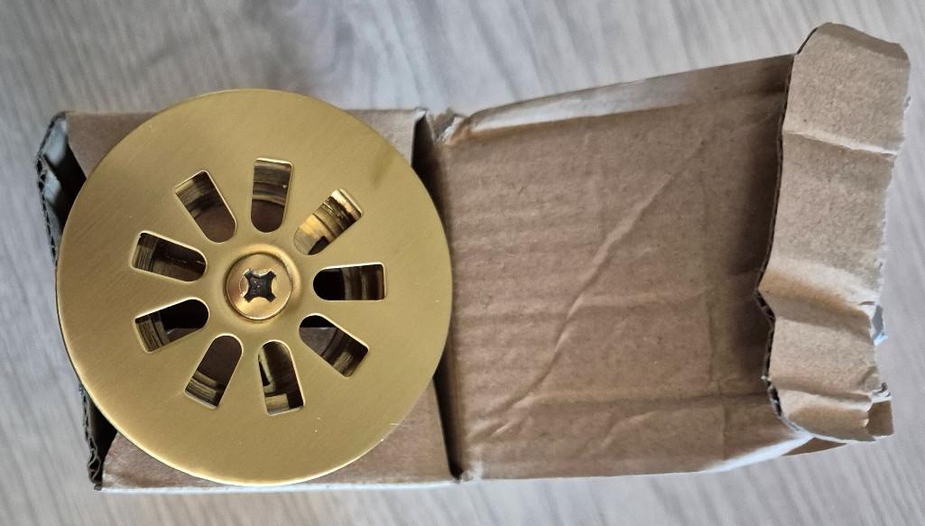 Wit keramisch toilet fonteintje met toebehoren