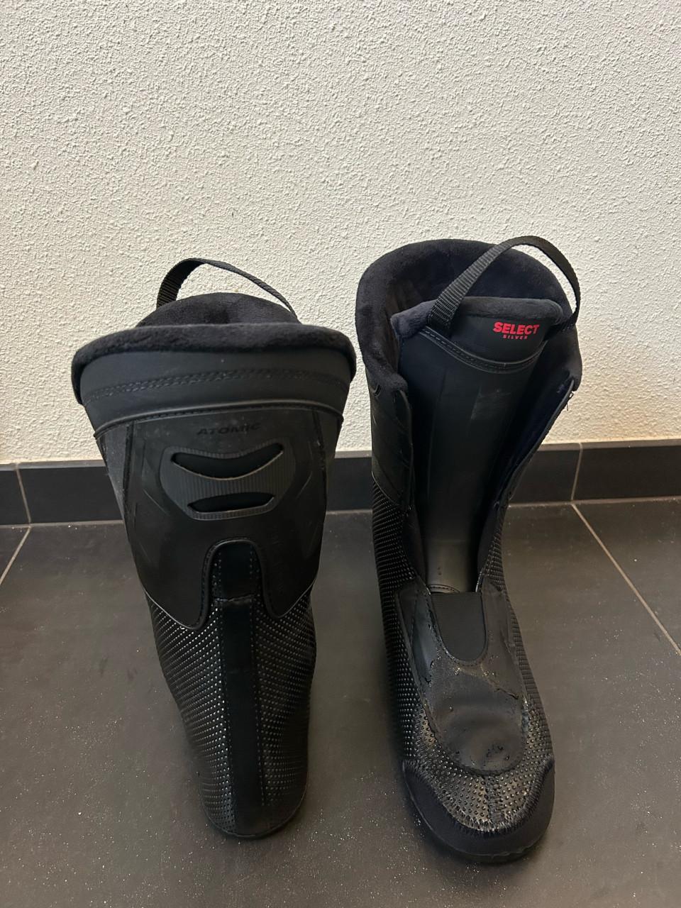 Atomic Skischoen maat 45,5 1 week gebruikt
