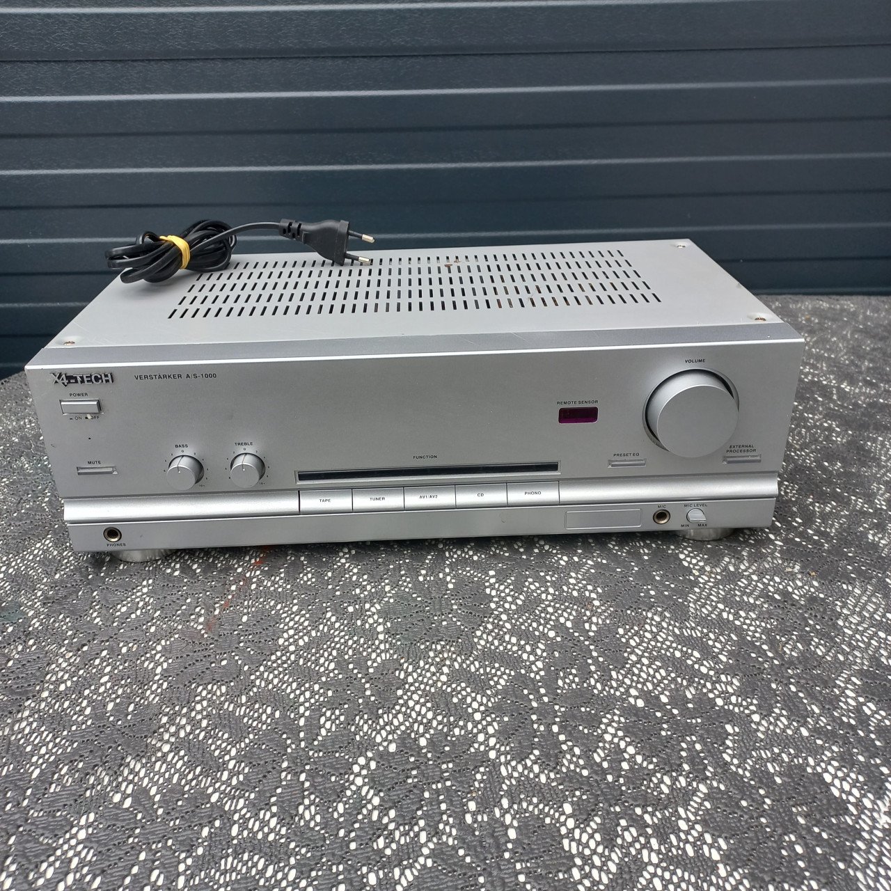 X4-Tech A 1000 -versterker Zilver.