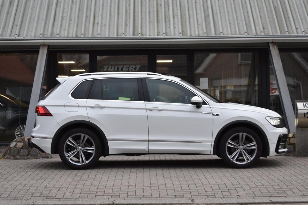 Volkswagen Tiguan 1.5 tsi act r-line | trekhaak | camera | dealer onderhoud