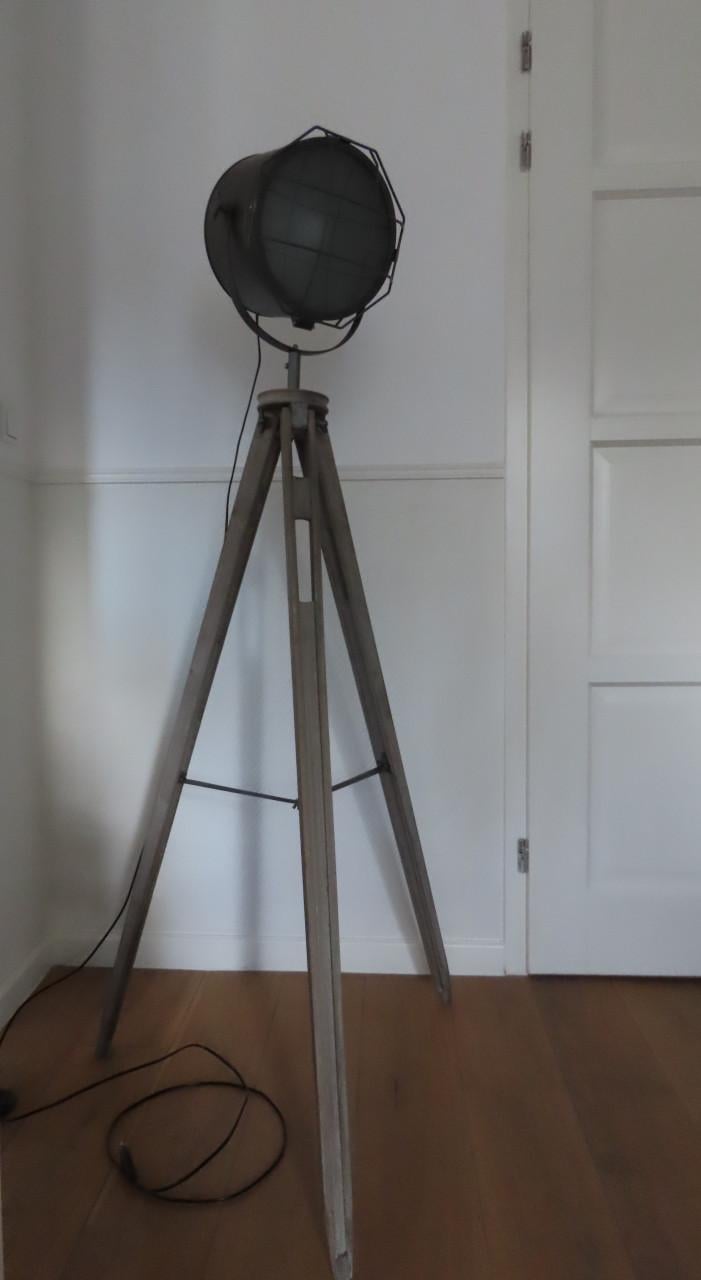 Industriële driepoot vloerlamp, hout/metaal