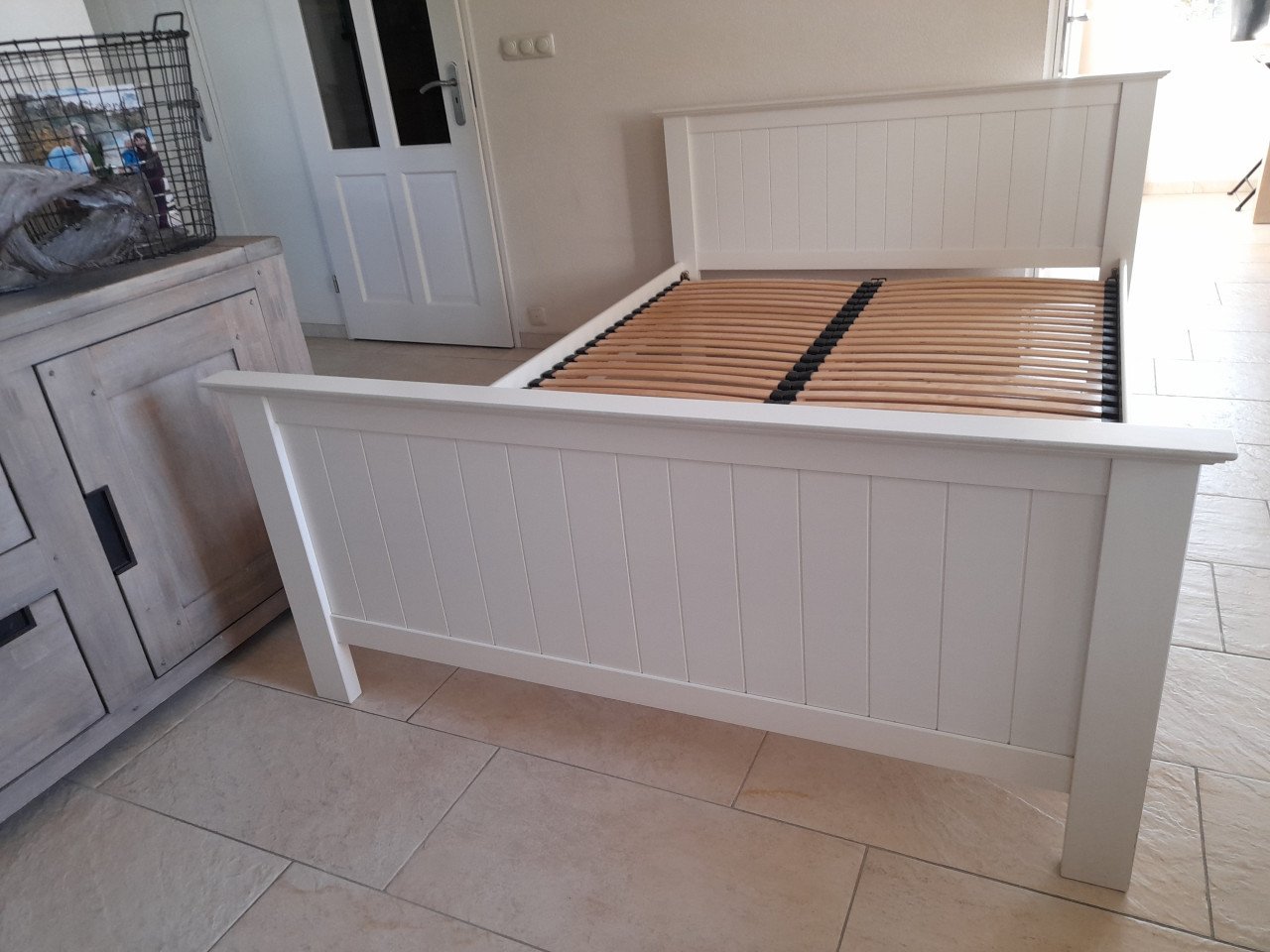 Wit bed 140 x 200 (in goede staat )140 x 200