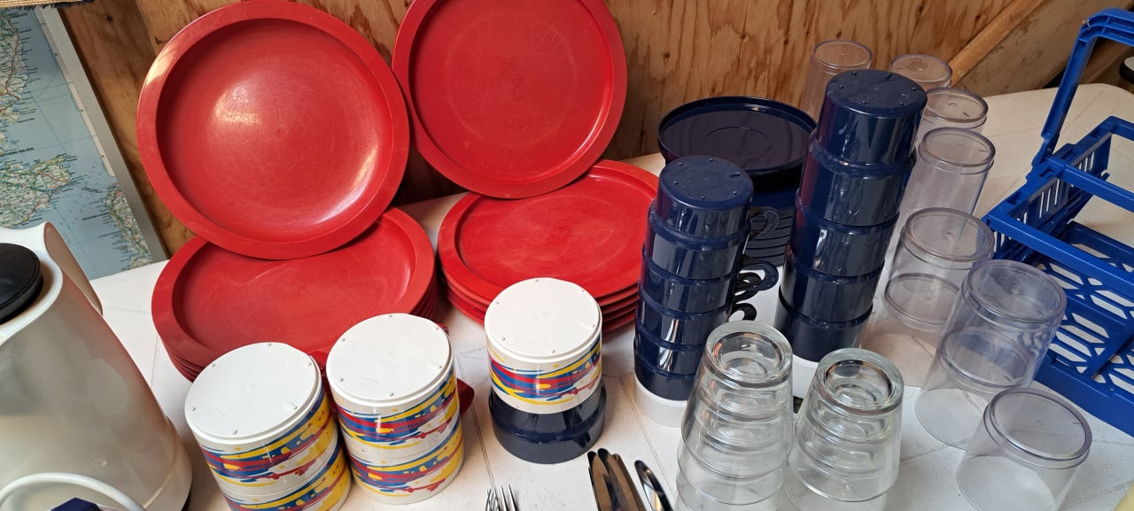 Camping servies 5 a 6 persoons zeer compleet
