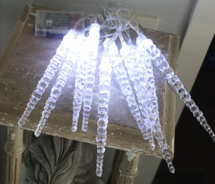 Lichtsnoer met ijspegels met licht