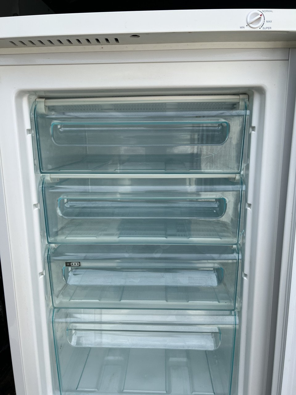 Als nieuwe A+ klasse vrieskast met 4 laden 85x55 cm. 80 liter