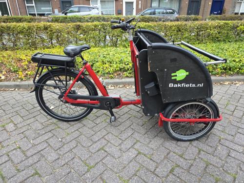 Keurig nette elektrische riksja bakfiets met Shimano middenmotor