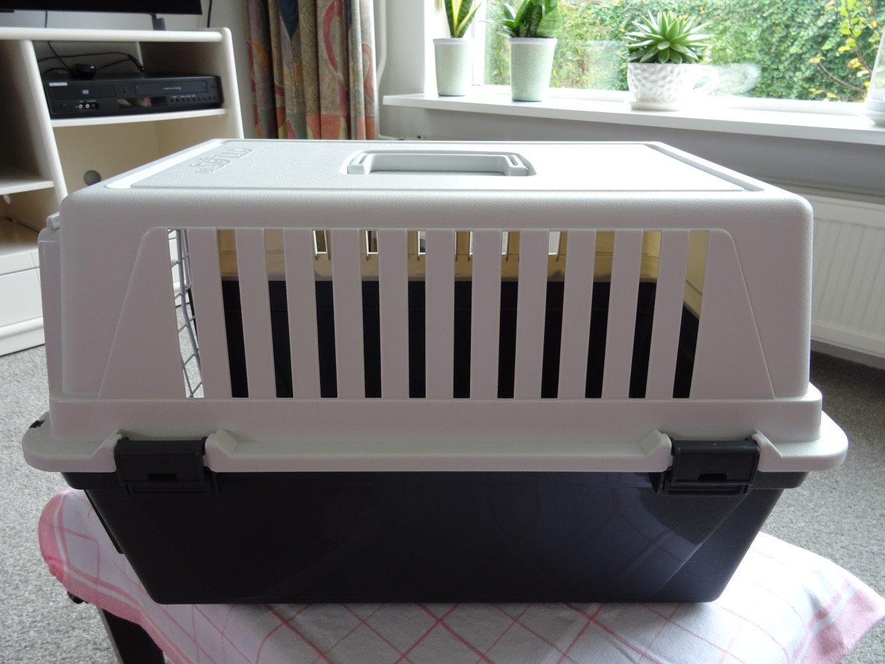 Dieren Bench / Vervoerskoffer Merk Ferplast  voor  € 7,50
