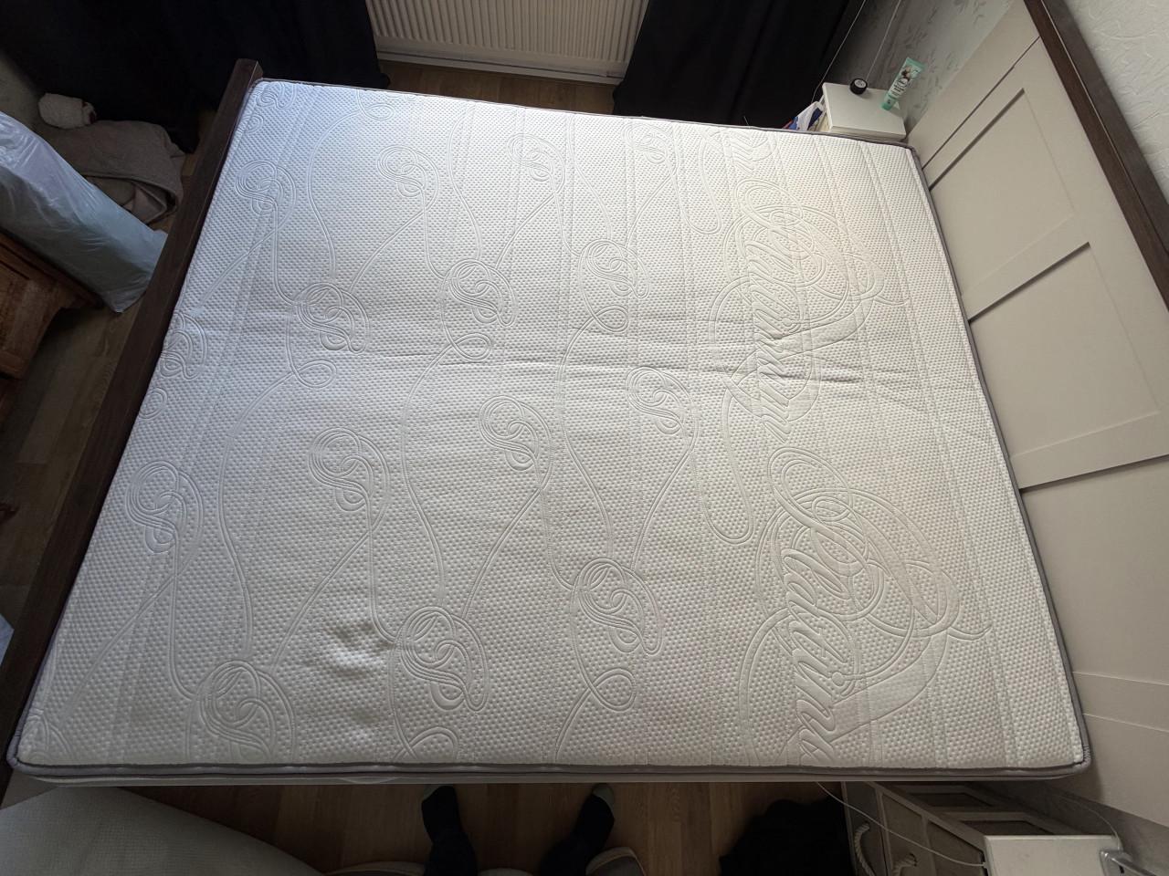 GERESERVEERD "Gratis" Matras (180 x 210). afhalen vanaf woensdag 21-10-'26