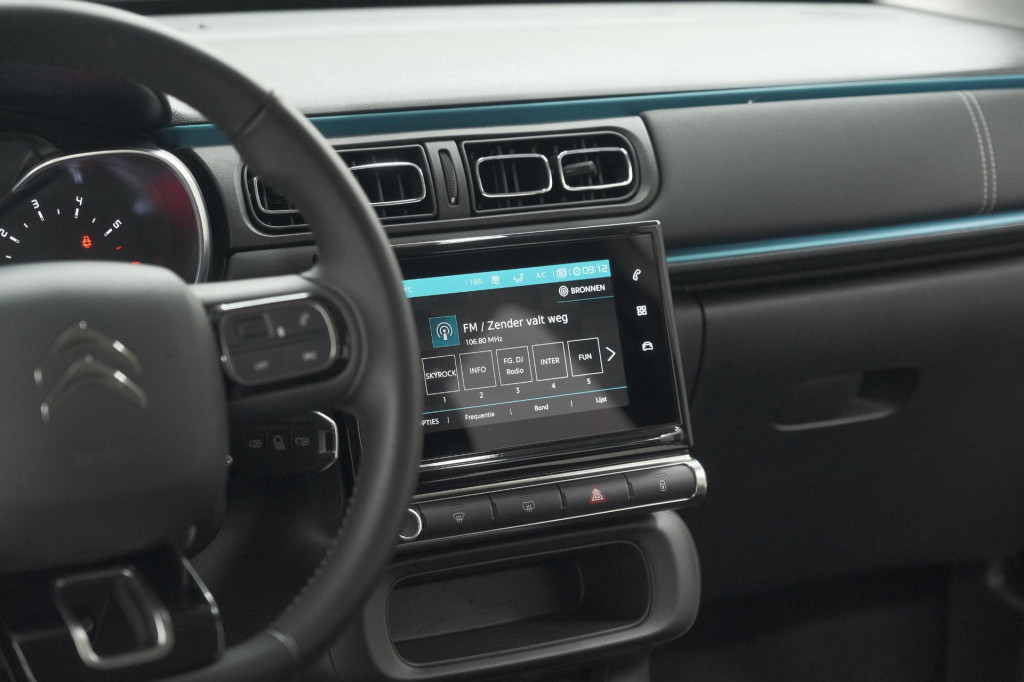 Citroen C3 puretech 110 shine | camera | navigatie | apple carplay | parkee