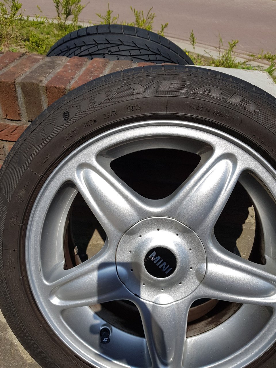 Originele 16 inch Mini velgen met Good Year banden