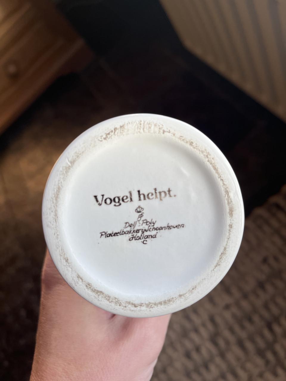 Vintage Delfts Pol schaal “Vogel helpt” – Nederlands plateel