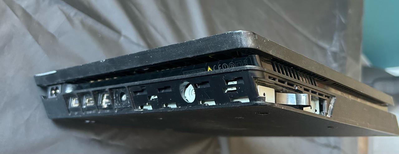 Playstation 4 Slim versie met controller