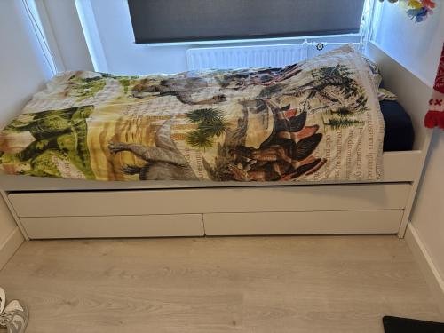 Slakt bed IKEA met onderschuifbed en 2 lades