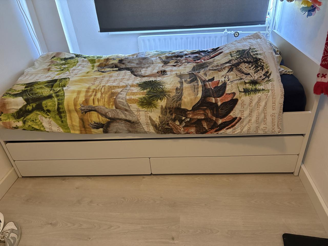 Slakt bed IKEA met onderschuifbed en 2 lades