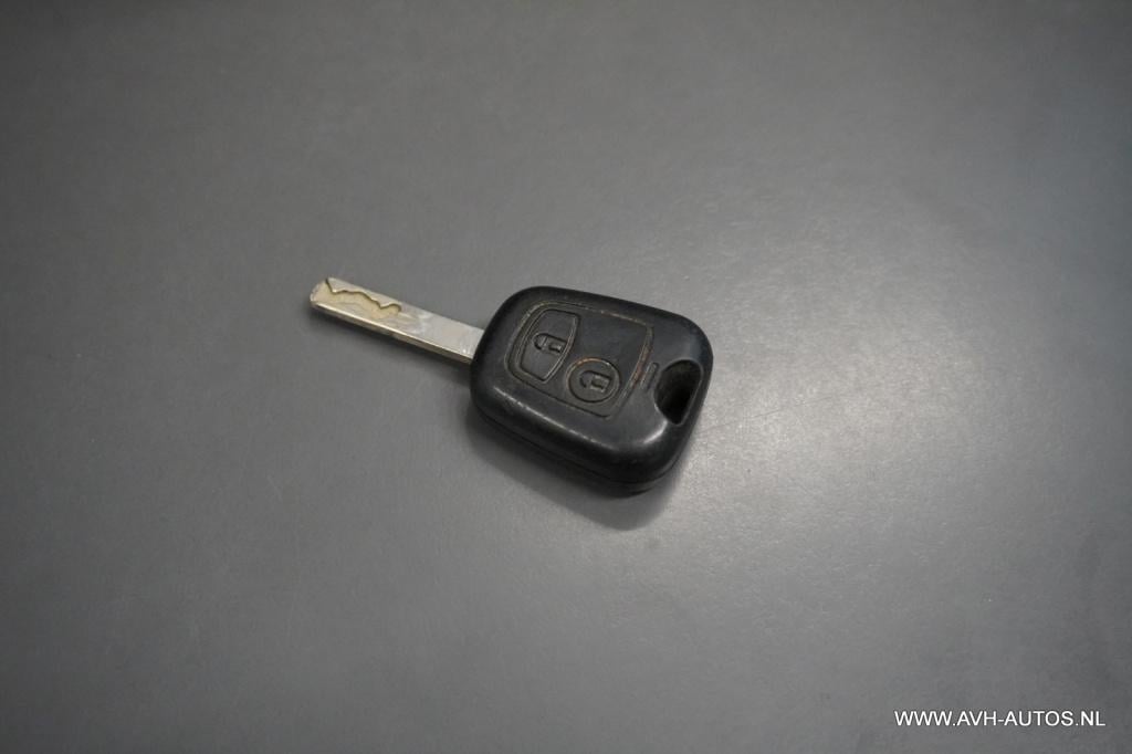 Peugeot 107 1.0-12v xs