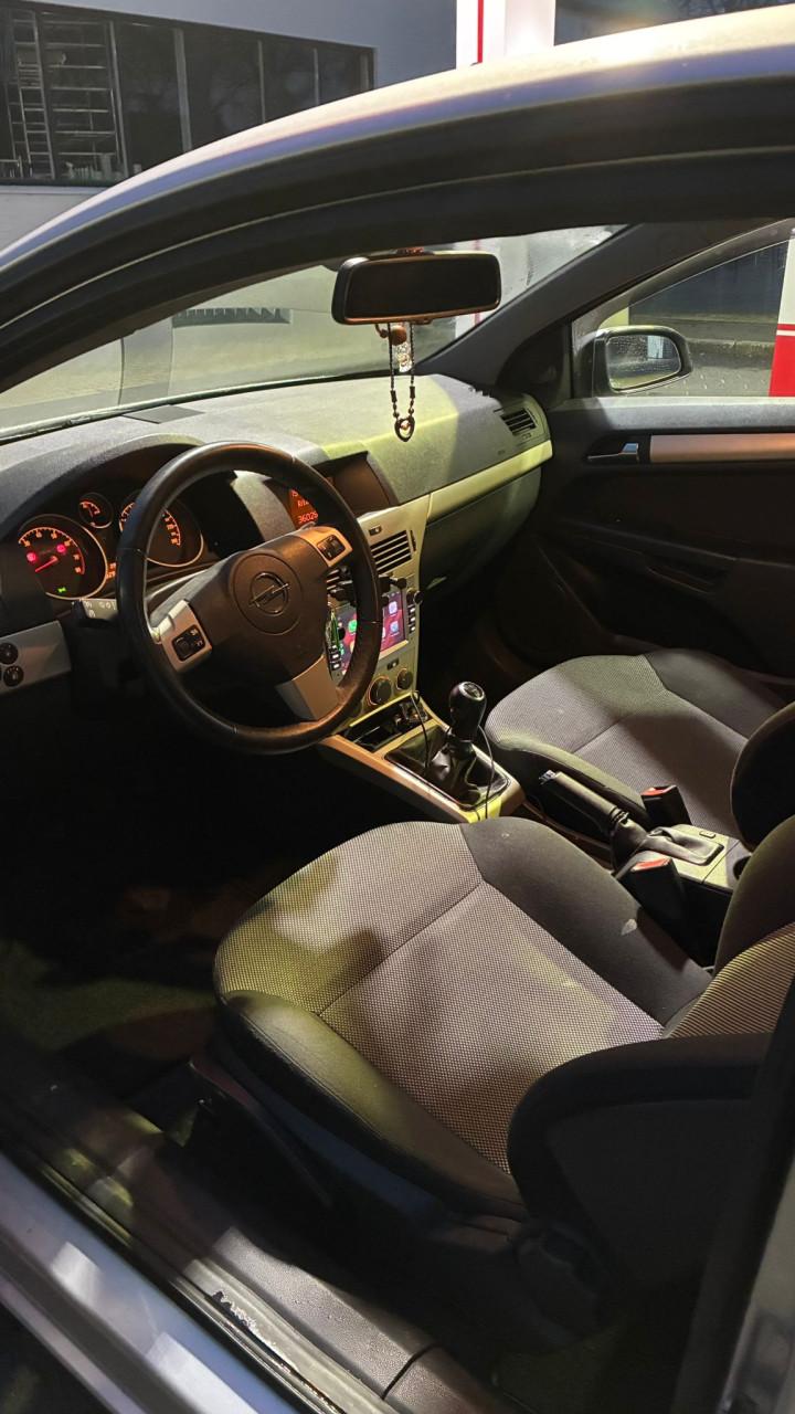 Opel Astra GTC 1.6 Business