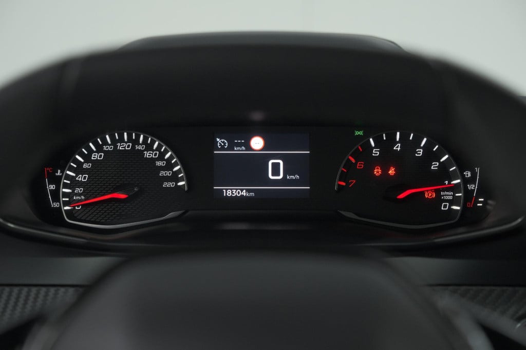 Peugeot 208 puretech 100 allure pack | camera | apple carplay | stoelverwar
