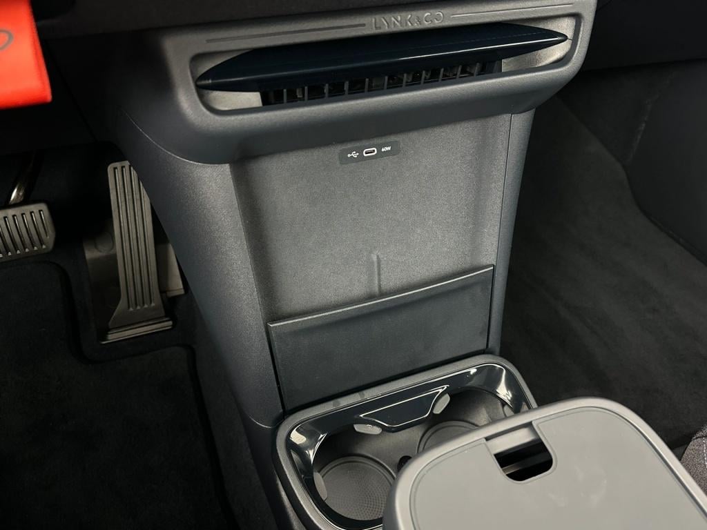 Lynk & Co 02 core 66kwh 272pk| 1600kg trekg| pano|adap.cruise| carplay | ac